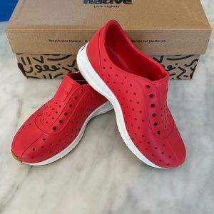 Native kids, Robbie Sugarlite, red, size J1, NWT